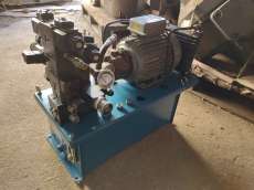 Tanque 25L

Bomba SVPF-20-70-B-20 -- 15/19 LPM 70BAR

Motor Trade Mark 2HP 1,5kW 1420/1720RPM 220/380v

Bloco de válvulas

Contém resfriador para óleo
