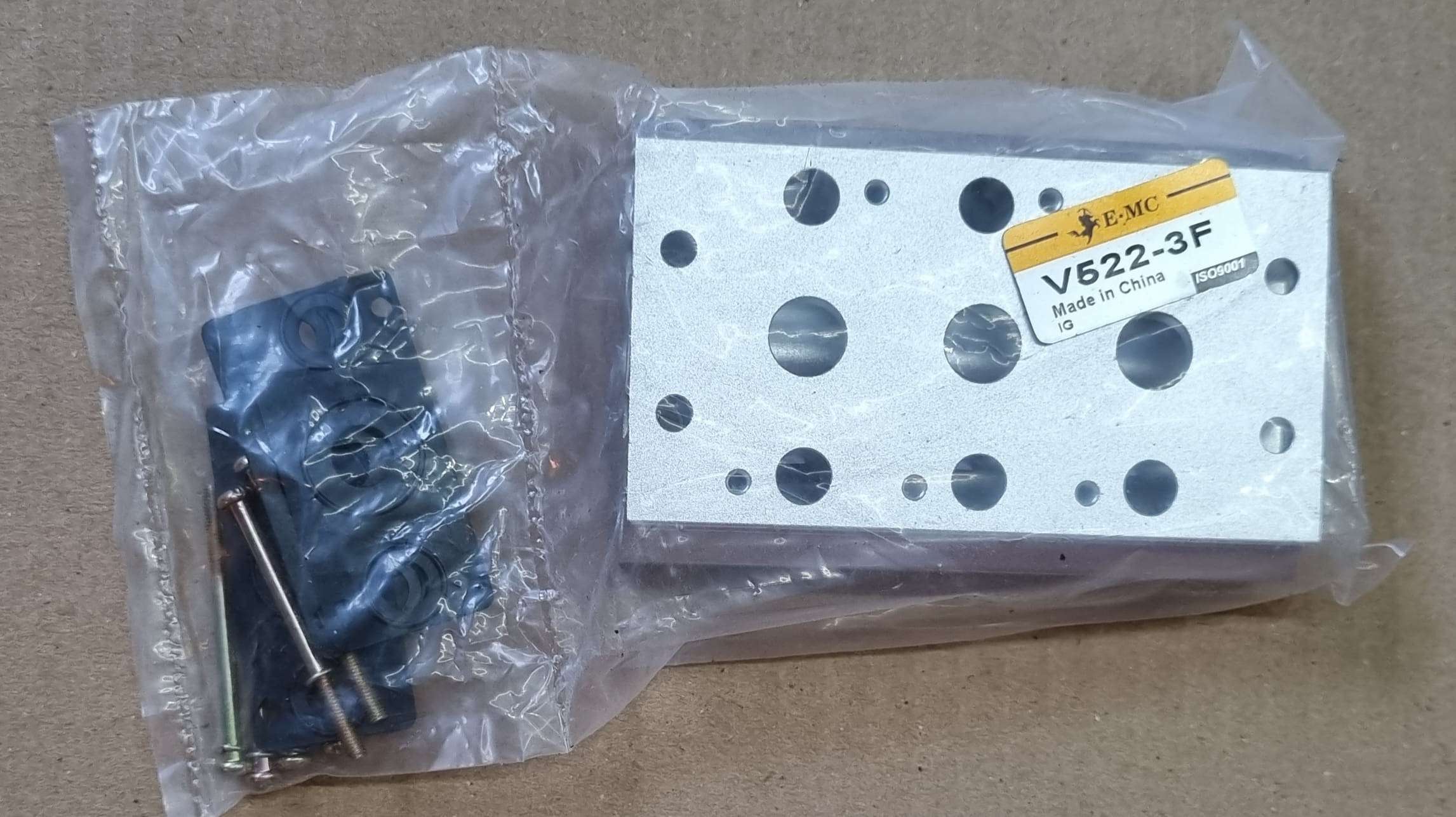 marca: EMC <br/>
modelo: V5223F