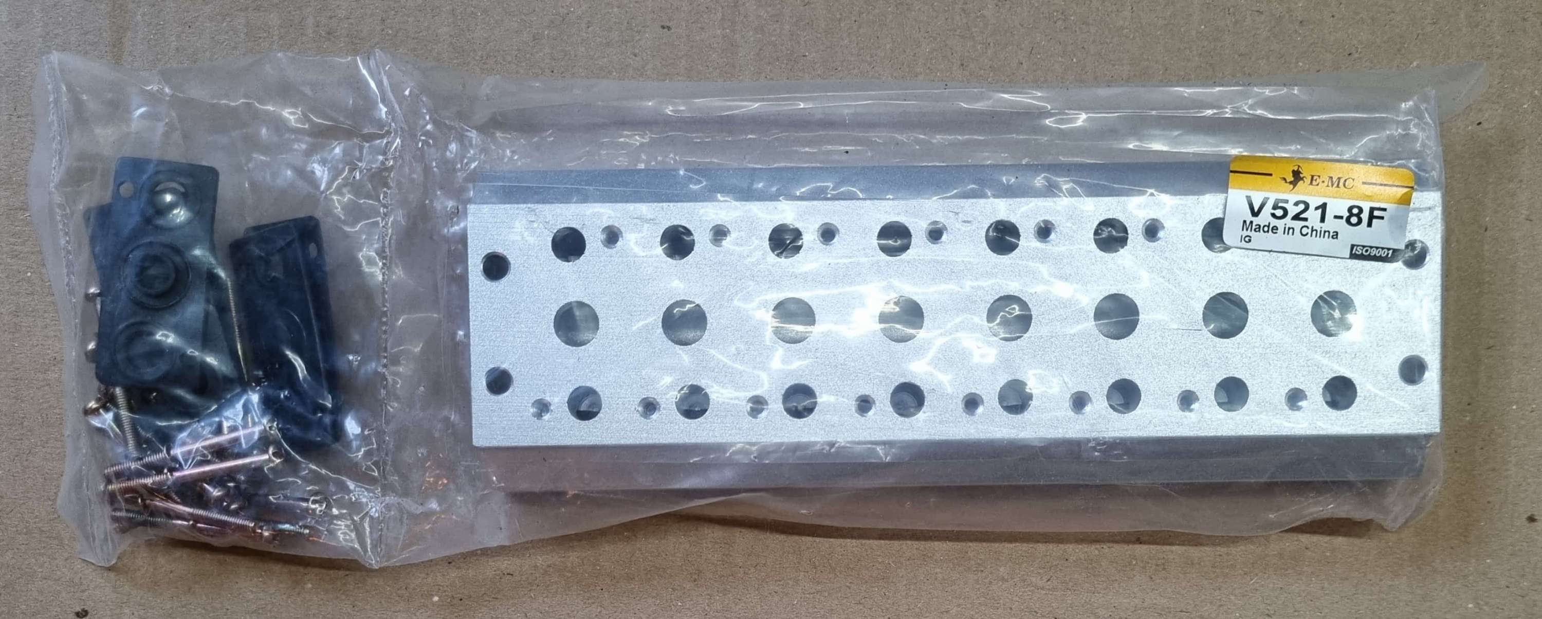 marca: EMC <br/>
modelo: V5218F