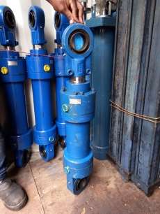 Cilindro hidráulico CDH2MP5100/70-180 - REXROTH seminovo
