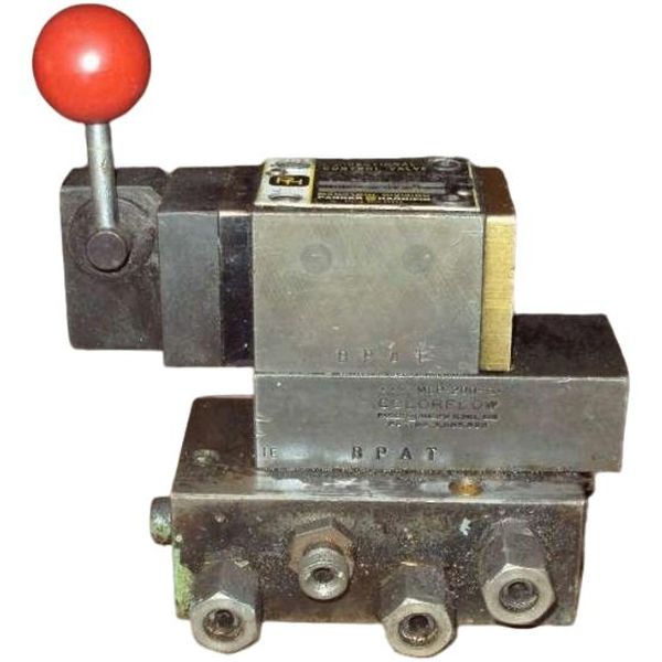 marca: Parker Hannifin (Manatrol Division)<br />
modelo: 4MD06ZD20 direcional <br />
estado: usada