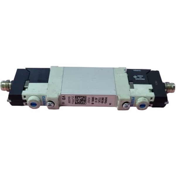 Válvula solenóide FESTO VUVG-BK10-T32C-AT-F-1R8L-B usada 2X3/2 vias, monoestável, fechada, vazão 160l/min, montagem por placa, atuação elétrica, voltagem 24VDC, meio de operação ar comprimido