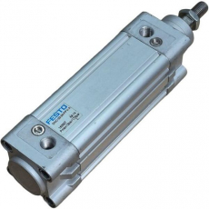 Cilindro pneumático FESTO DNC-32-50-PPVA 163307 32X50 seminovo Cilindro pneumático FESTO DNC-32-50-PPVA 163307 32X50 seminovo