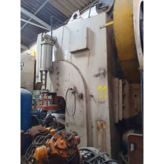 ** PRENSA SCHULER 250 TON usada