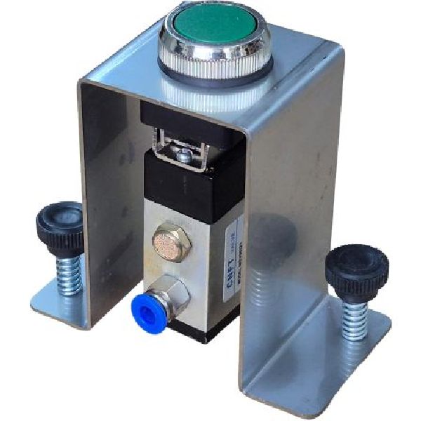 3/2 vias, conexão 1/4, acionamento botão verde / retorno mola, pressão 1,5~8Kgf/cm2. Com conexões instântaneas 1/4X6, silenciador e suporte.