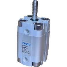 Características

- Diâmetro: 12mm

- Curso: 10mm

- Funcionamento: dupla ação

- Rosca externa (A)

- Amortecimento elástico nas posições finais

- Detecção de posição

- Pressão de trabalho máxima: 10 bar

- Temperatura do meio ambiente: -20oC~80oC

Construção

- Camisa: liga de alumínio

- Vedações: PU

ADVU1210APA

 
