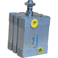 Cilindro compacto com dimensões normalizadas

Pode ser reparado

Diâmetro: 32mm

Curso: 25mm

Anéis/placas de amortecimento elástico nas posições finais de curso

Detecção de posição
