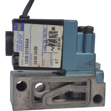 Válvula pneumática 132B-221BAAA  - MAC seminova