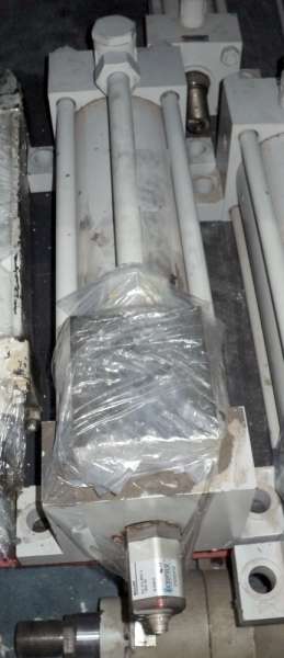 marca do cilindro: Rexroth <br />
modelo do cilindro: CDT3MS212556 <br />
marca do sensor: Balluff <br />
modelo do sensor: BTL5S112M0375BSA243S32 <br />
estado: nunca foram utilizados