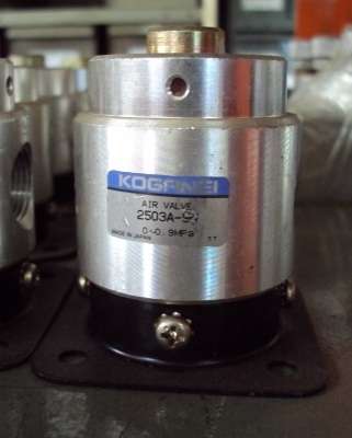 marca: Koganei <br />
modelo: 2503A <br />
estado: usada