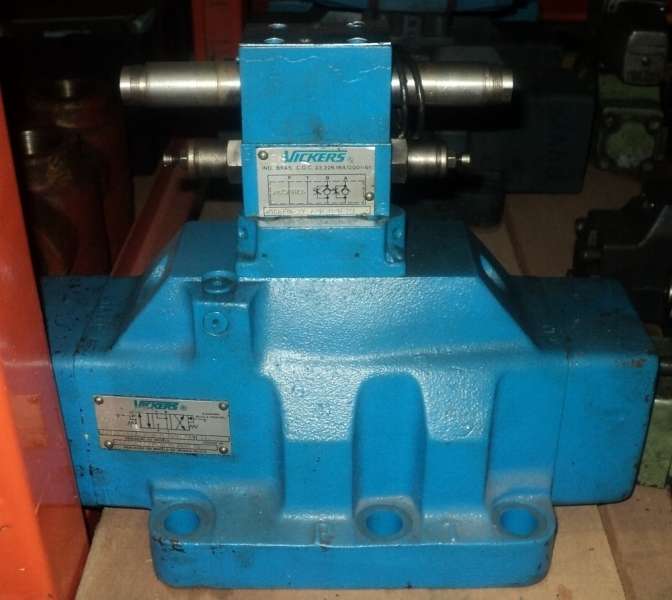 marca: VICKERS <br/>
modelo: DG5S4106C2MUDN610 <br/>
estado: usada