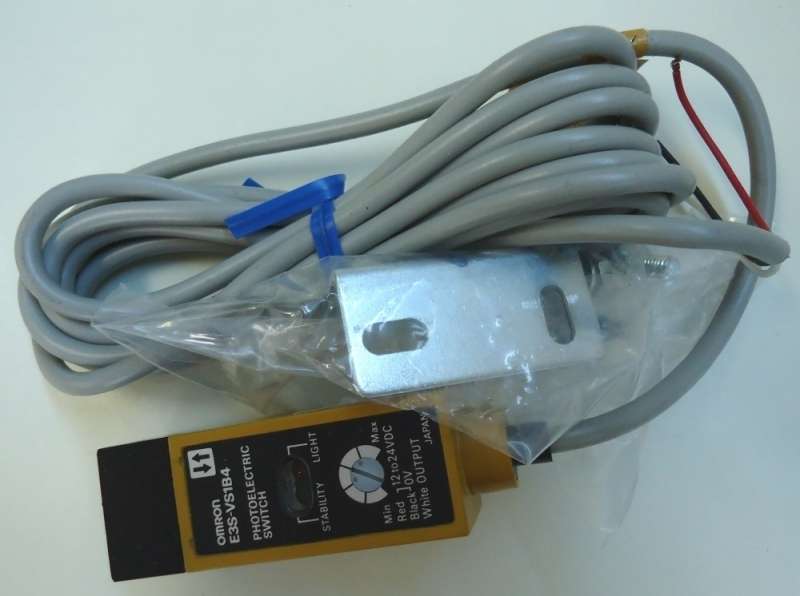 marca: Omron <br />
modelo: E3SVS1B4 fotoelétrico <br />
estado: novo