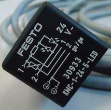 Cabo com conector KMC-1-24-5-LED Cabo com conector KMC-1-24-5-LED