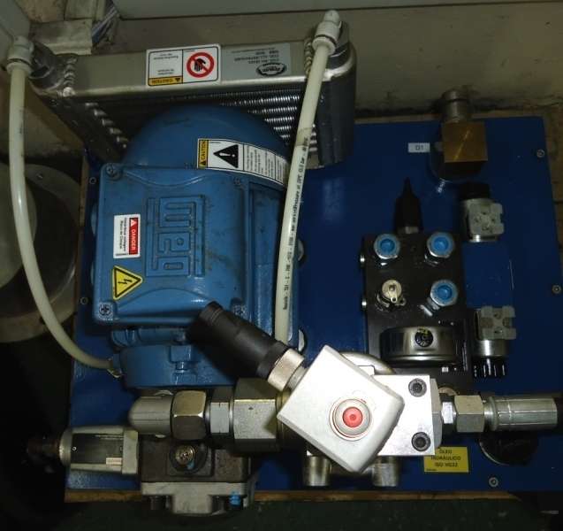 REXROTH <br />
com motor elétrico trifásico WEG 1,5CV <br />
Nunca foi utilizada