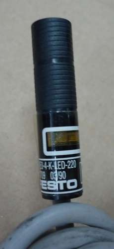 Sensor de proximidade (modelo: SMEO-4-K-LED-220)