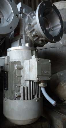 Motoredutor (marca: Varvel, motor: Siemens)