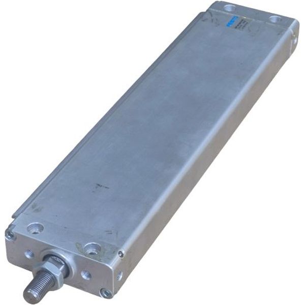 diâmetro 40mm, curso 250mm, rosca externa, anéis/placas de amortecimento elástico nas posições finais de curso, detecção de posição