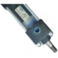 Cilindro pneumático WERK SCHOTT 2106302-24X051 usado Cilindro pneumático WERK SCHOTT 2106302-24X051 usado