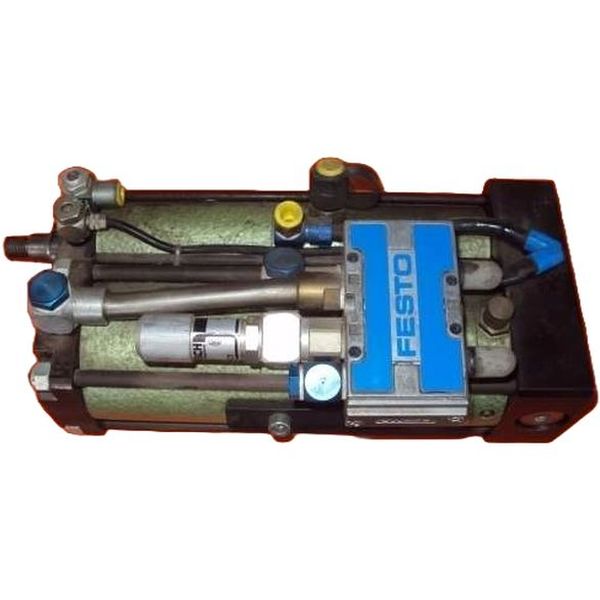 marca: Farger Joosten <br />
modelo: Multipower U10 <br />
pressão máx.: 10 bar <br />
estado: usado <br />
disponibilidade: 2 peças <br />