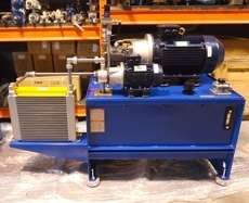 Unidade hidráulica com dois motores. Sob encomenda Unidade hidráulica com dois motores. Sob encomenda