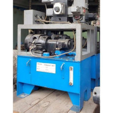 Unidade hidráulica com estrutura de metal sobre o tanque usada Unidade hidráulica com estrutura de metal sobre o tanque usada